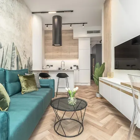 Comfy 4-5th Floor Hanza Tower - Sauna & Pool Apartment *