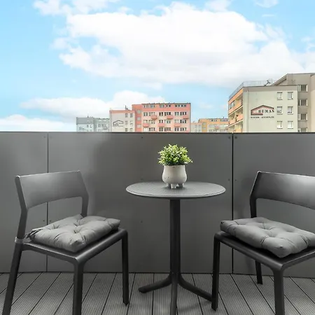 Comfy 4-5th Floor Hanza Tower - Sauna & Pool Apartment *