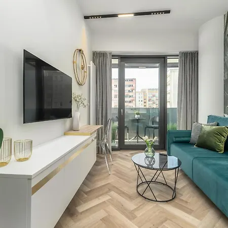 Comfy 4-5th Floor Hanza Tower - Sauna & Pool Apartment *