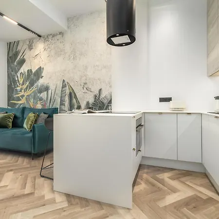 Apartment Comfy 4-5th Floor Hanza Tower - Sauna & Pool
