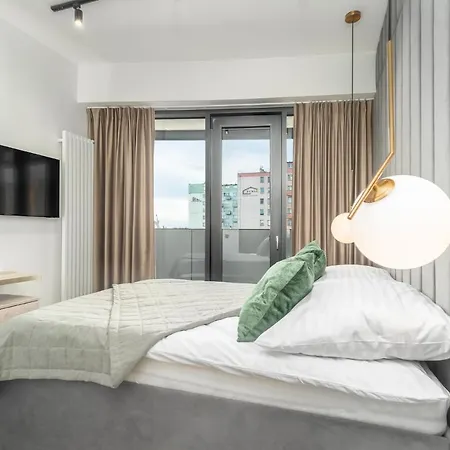 Comfy 4-5th Floor Hanza Tower - Sauna & Pool Apartment *