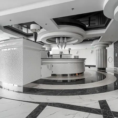 Comfy 4-5th Floor Hanza Tower - Sauna & Pool Apartment *