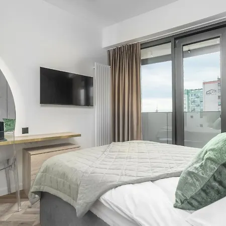 アパート Comfy 4-5th Floor Hanza Tower - Sauna & Pool